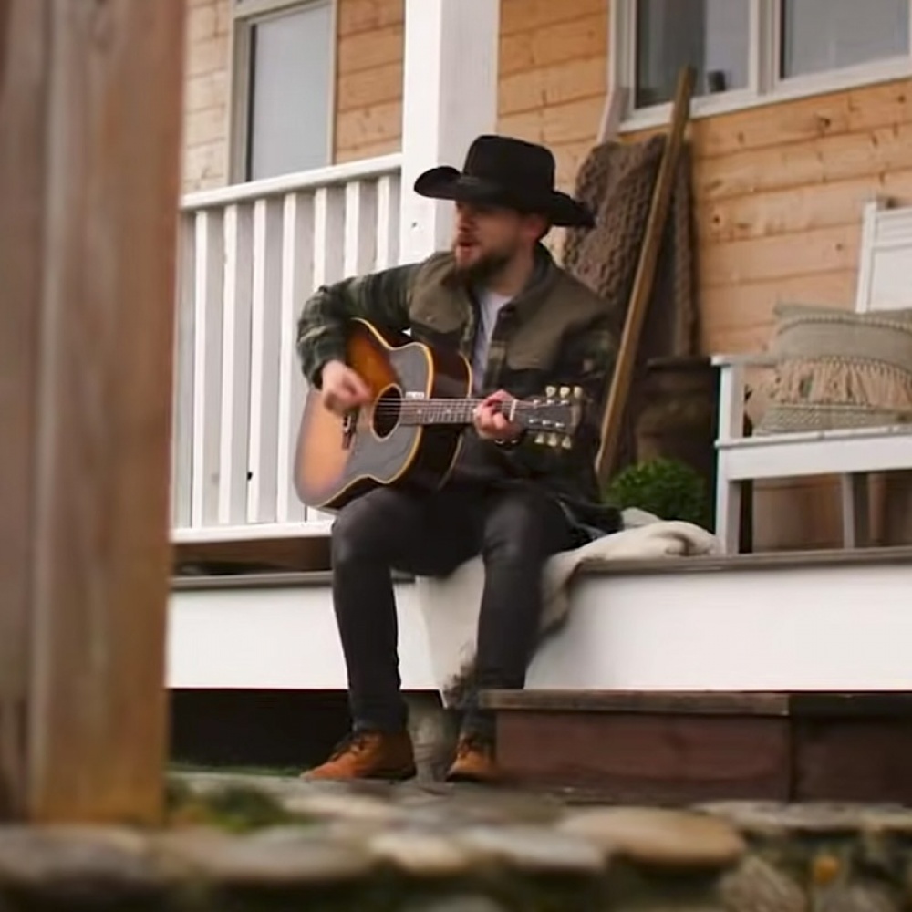 WATCH: BRETT KISSEL PREMIERES VIDEO FOR ‘MAKE A LIFE, NOT A LIVING’