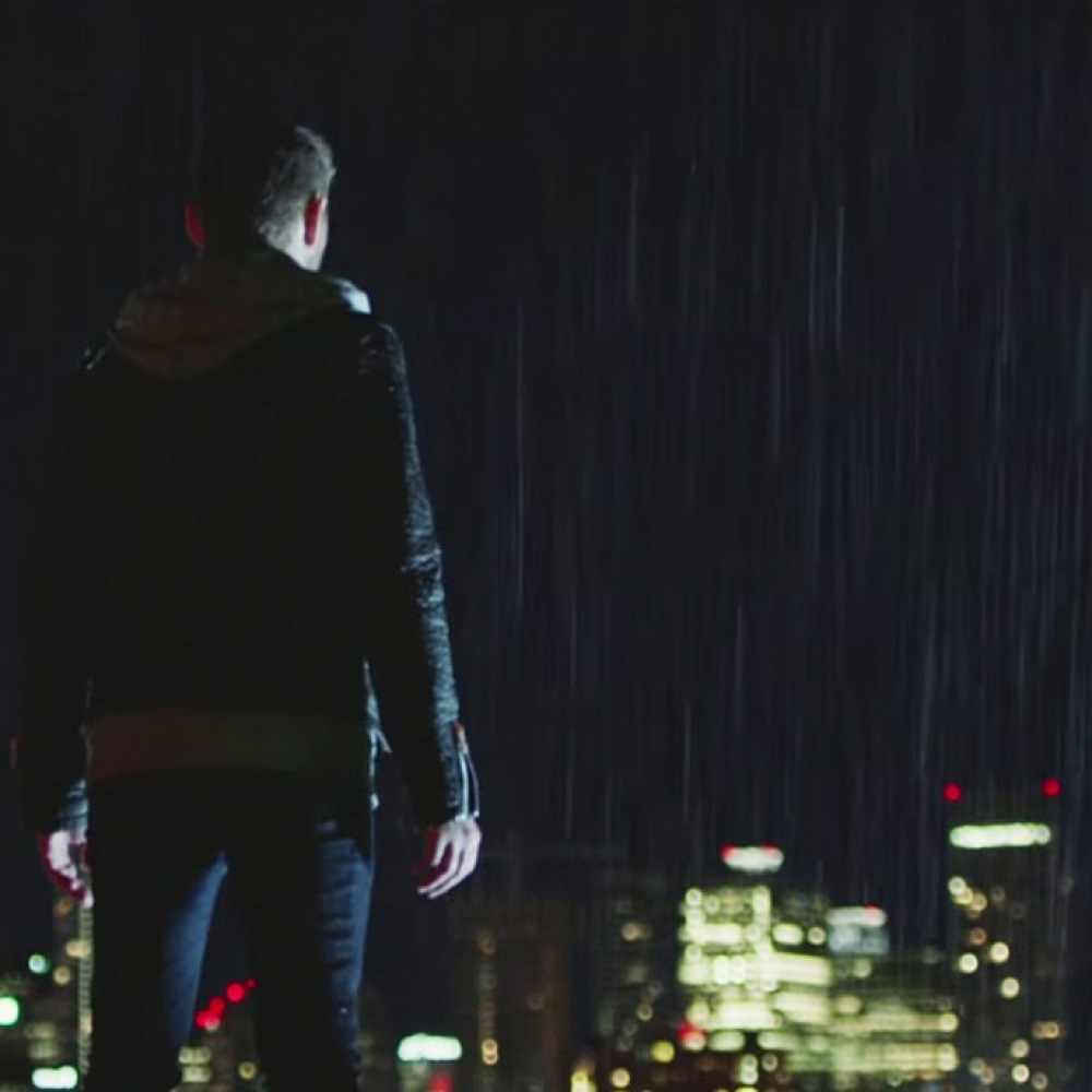 Watch the ëPick Me Upí Music Video